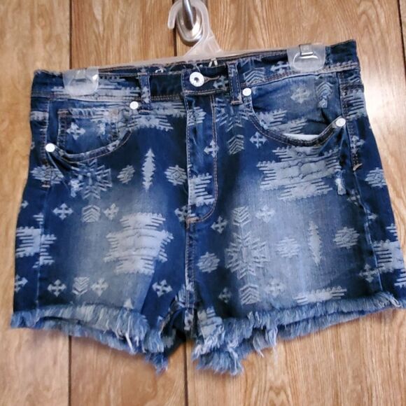 Special A | Aztec Print Denim Shorts | Size L - Picture 1 of 4